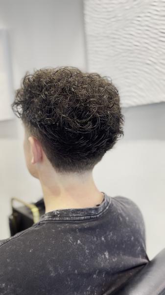 Curly taper haircut with natural texture by Kobe Popek
