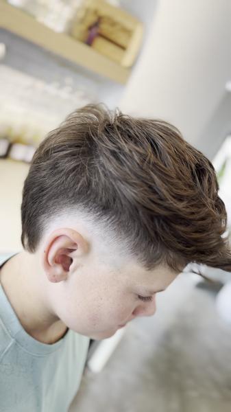 Men's textured fade haircut with sharp detail by Kobe Popek